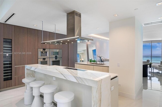 Building Photo - 18501 Collins Ave