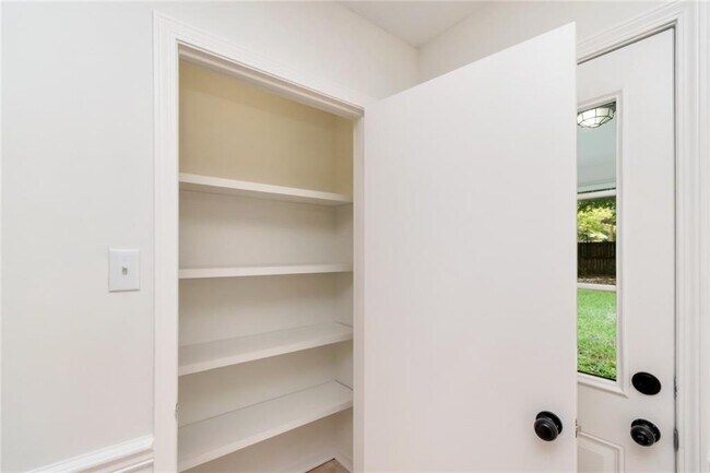 Building Photo - 1117 Pinemont Dr