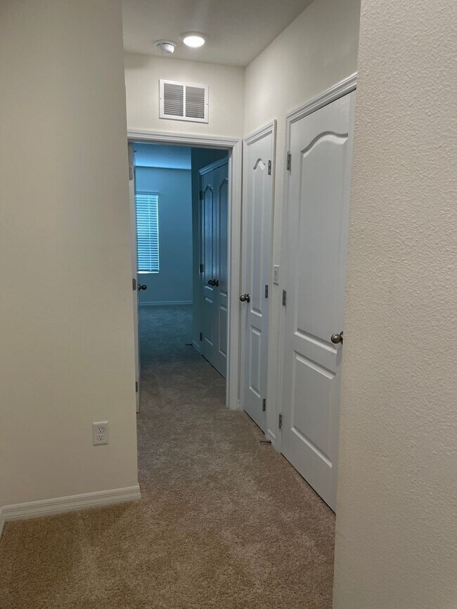 Building Photo - 1249 Yellow Finch Dr