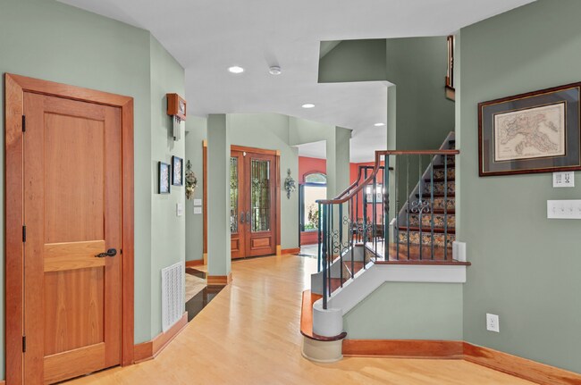 Building Photo - Luxurious 5-Bed Sanctuary with Scenic View...