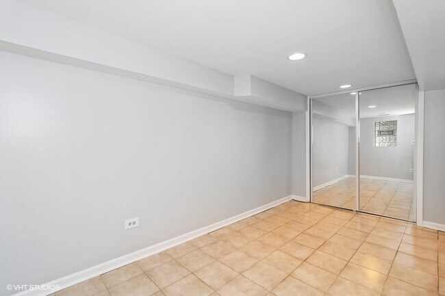 Building Photo - 3505 N Whipple St