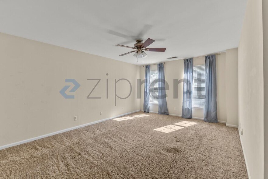 Building Photo - Unit