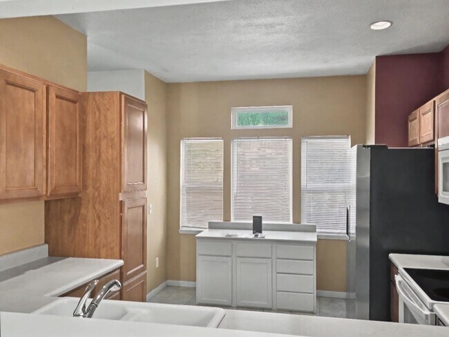 Building Photo - 6156-6158 Fairgrove St