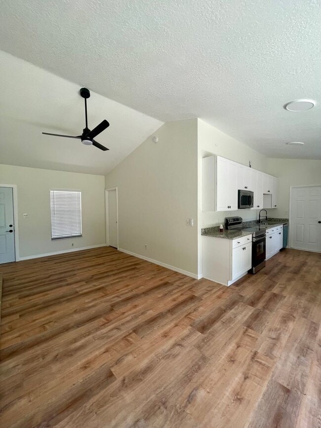 Building Photo - Renovated 3-Bed Home with Modern Upgrades ...