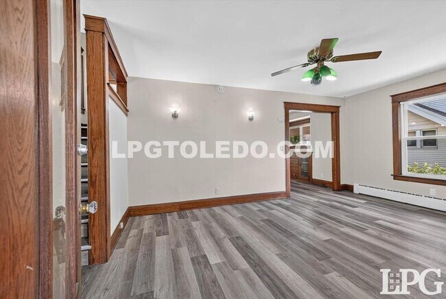 Building Photo - 3822 Lockwood Ave