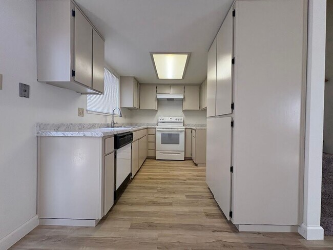 Building Photo - 276 Camellia Way