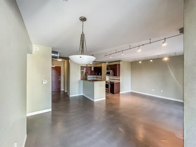 Building Photo - 800 Brazos St