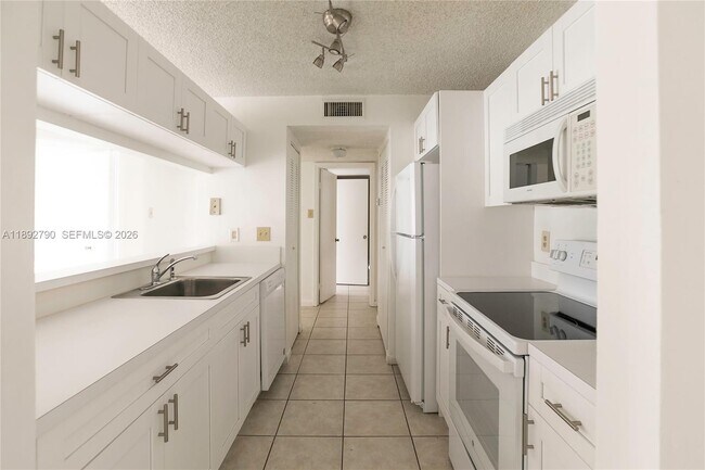 Building Photo - 10630 SW 157th Ct