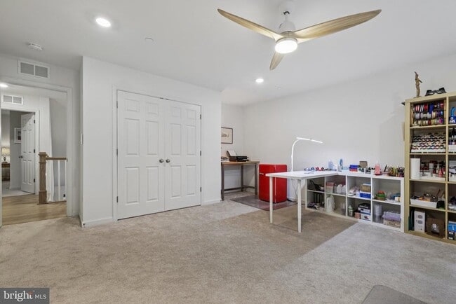 Building Photo - 303 Bonheur Ave