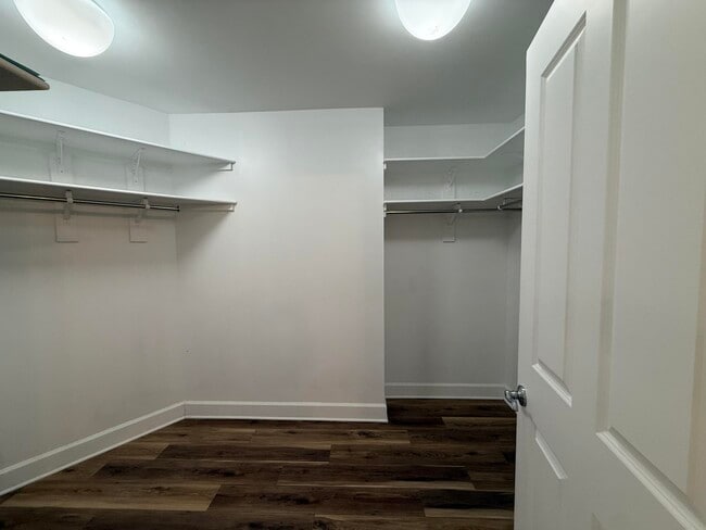 Building Photo - 404 Kelly Plantation Dr