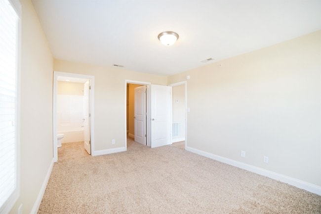 Building Photo - 303 Rotunda St