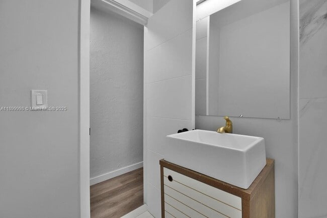 Building Photo - 547 NW 49th St