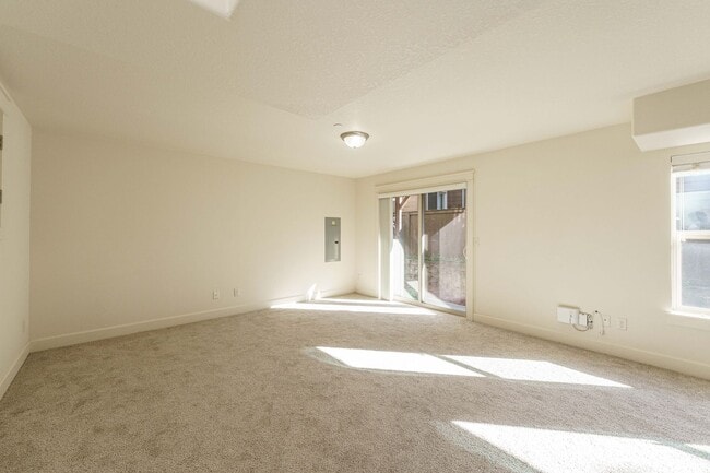 Building Photo - $1000 OFF MOVE IN SPECIAL - 4 Bedroom 2.5 ...