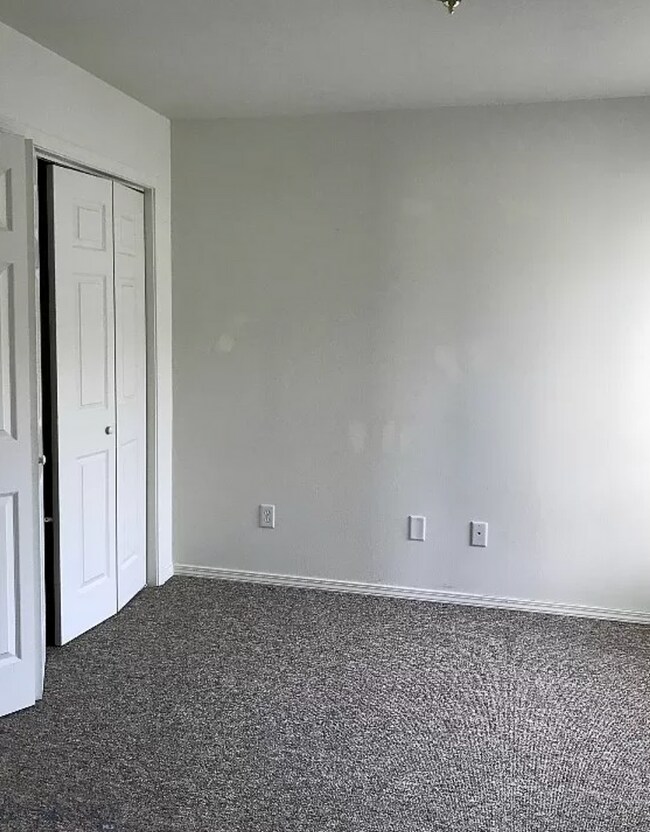 Building Photo - 3 Bedroom Apartment in Bozeman!