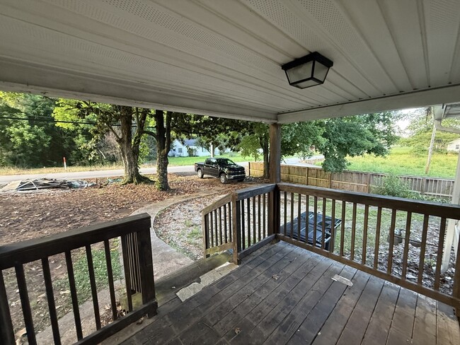 Building Photo - 211 W Rasch Rd