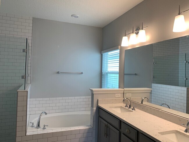 Building Photo - 229 Waterline Dr