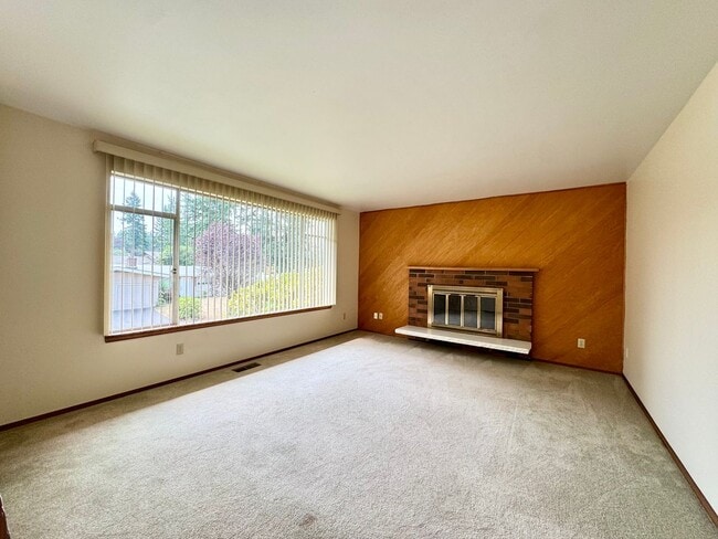 Building Photo - Bellevue Home