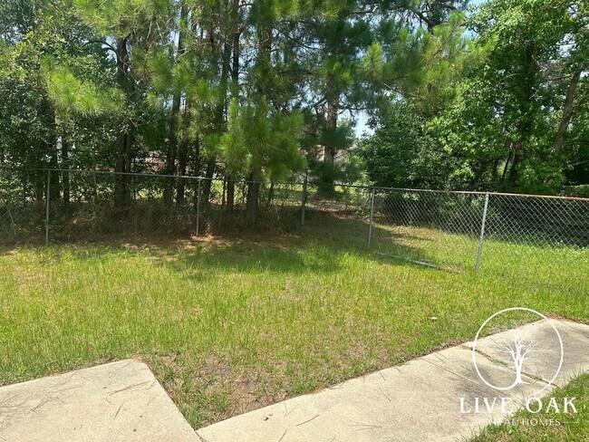 Building Photo - MOVE IN SPECIAL: $500 OFF 1ST MONTH'S RENT!**