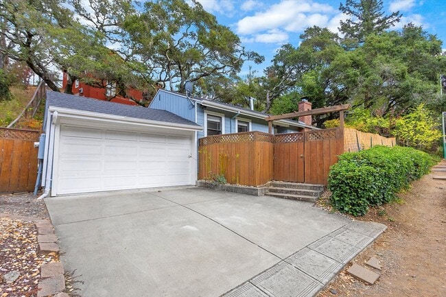 Building Photo - 6172 Moraga Ave