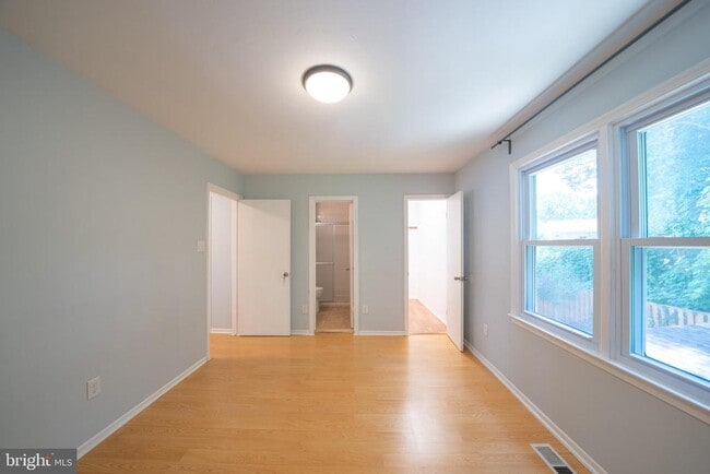 Building Photo - 9572 Inverary Ct