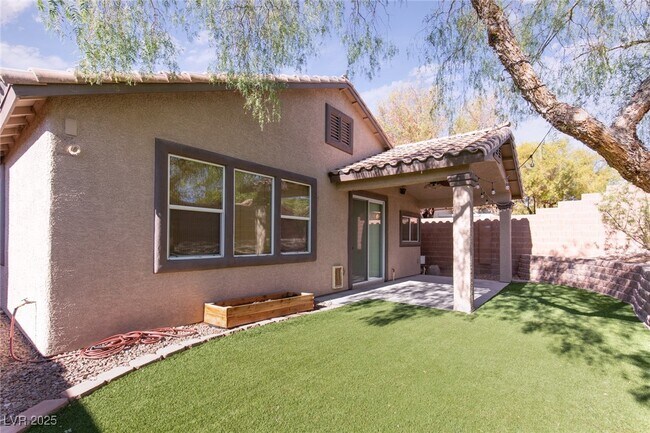 Building Photo - 11572 W Aruba Beach Ave