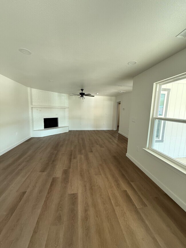 Building Photo - 2322 Lindblad Ct