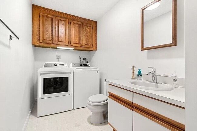 Building Photo - 305 Salem St