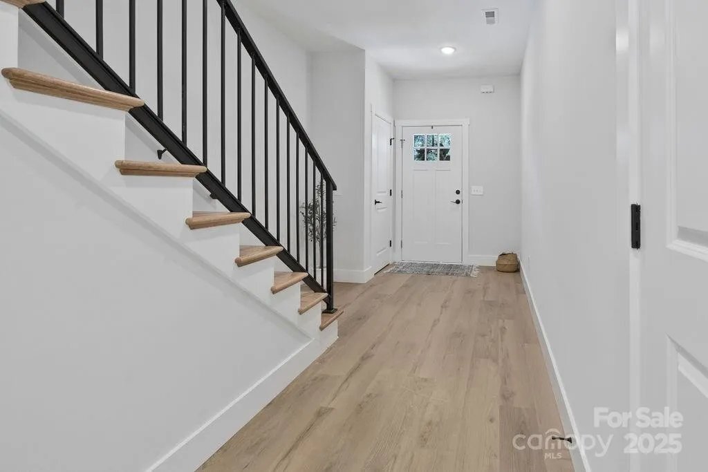 Building Photo - 3127 Columbus Cir