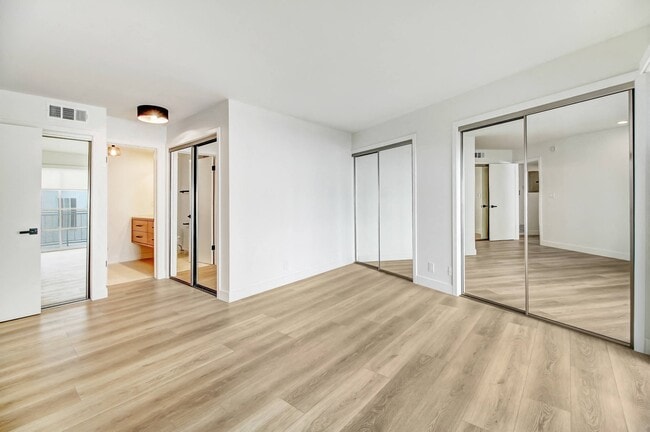 Interior Photo - 8430 De Longpre