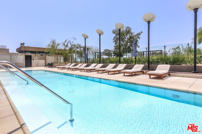 Building Photo - 889 Francisco St