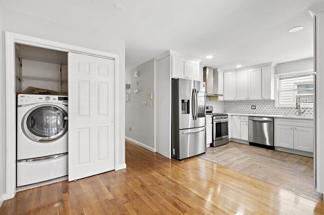 Building Photo - 359 Cator Ave