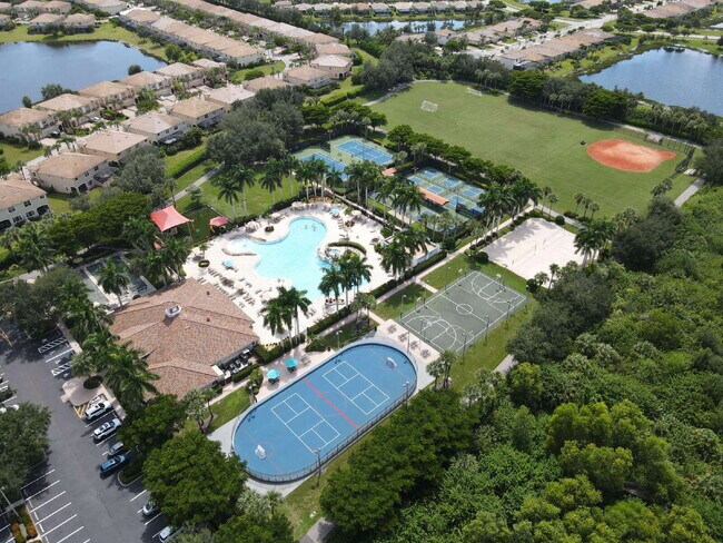 Building Photo - Spacious 3BR/2.5BA Townhome in Bella Terra...