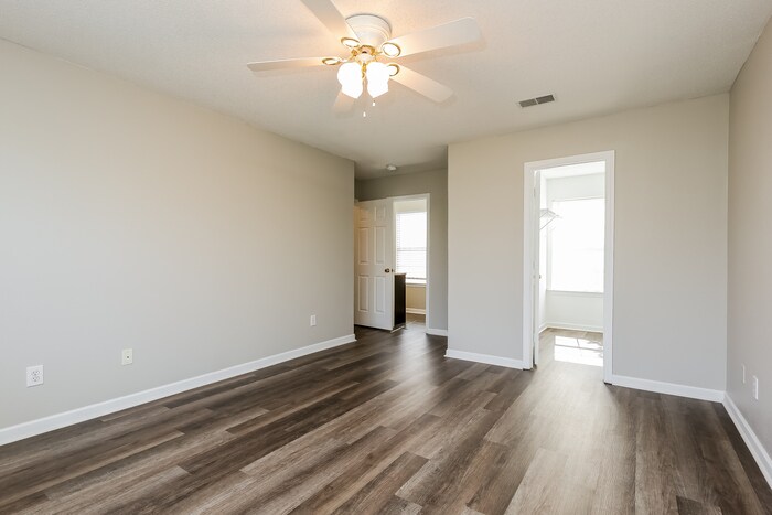 Building Photo - 110 Granary Dr
