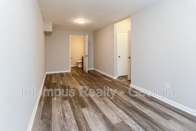 Building Photo - 612 Ridge Crossing Dr