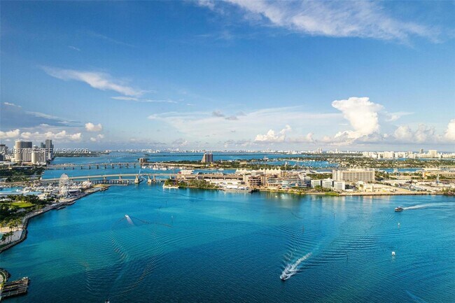 Building Photo - 325 S Biscayne Blvd