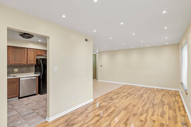 Building Photo - 1705 Robin Cir
