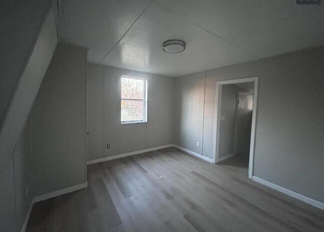 Building Photo - 228 Eden St