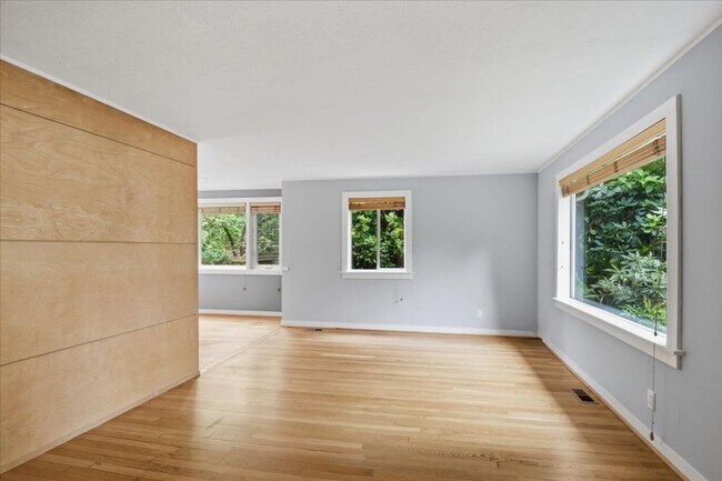 Building Photo - 1Bd/1Ba Seattle Home