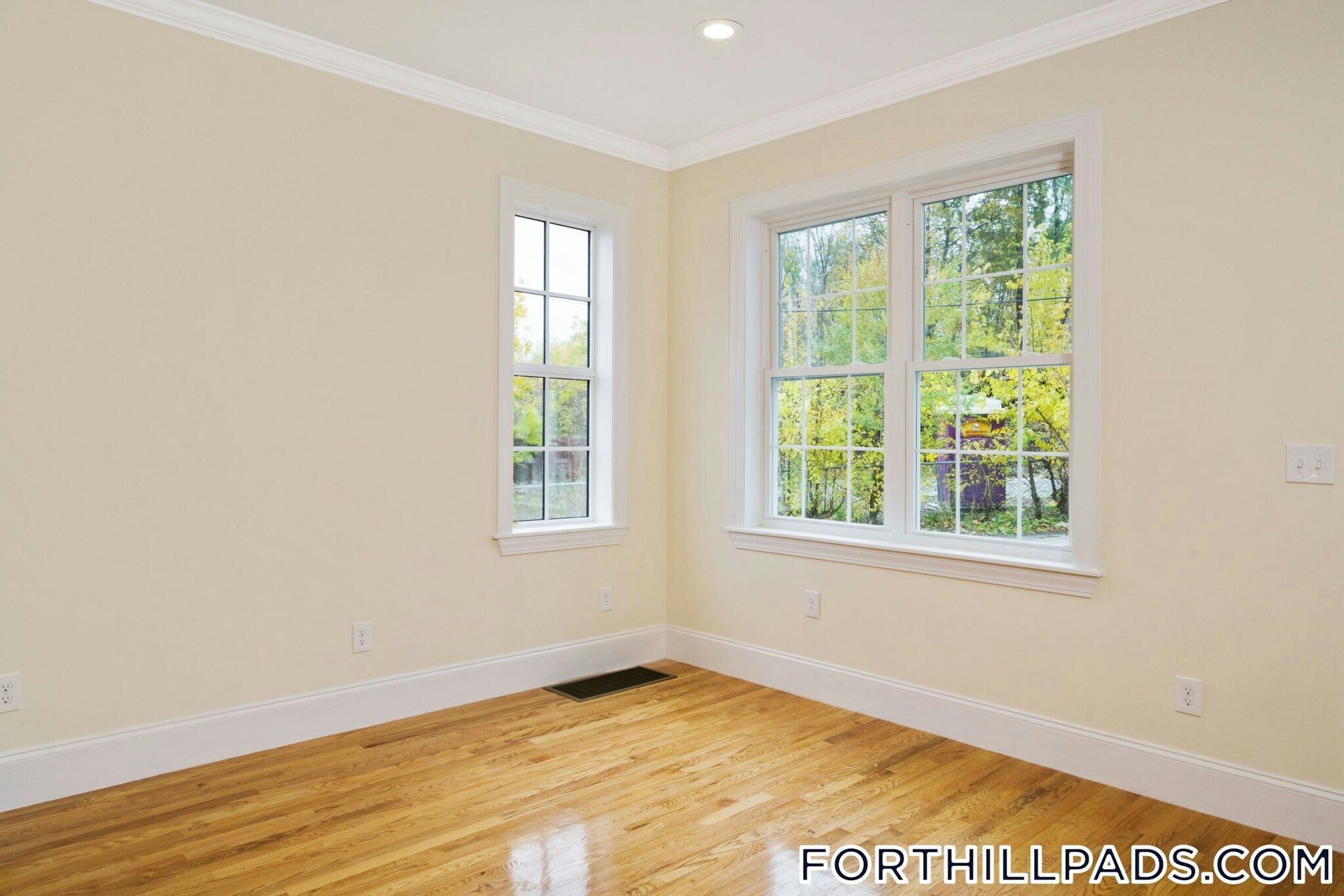 Building Photo - 128 Roxbury St