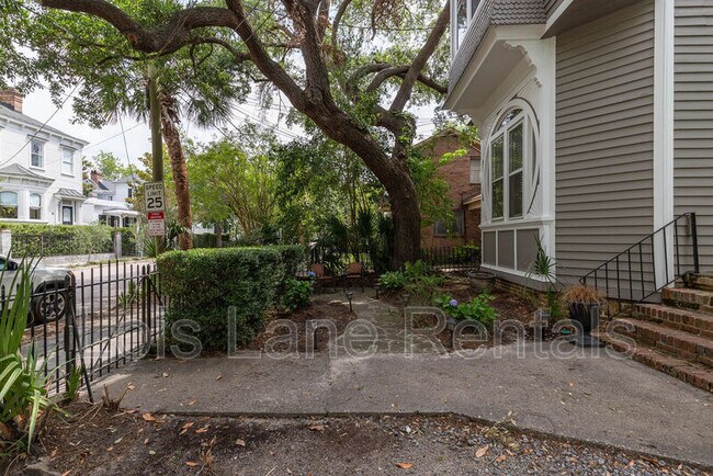 Building Photo - 35 Montagu St