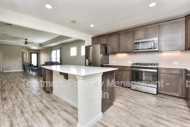 Building Photo - 220 Comal Ln