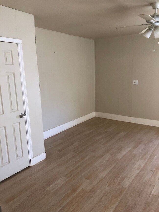 Building Photo - 1708 Avenue N