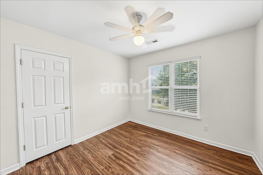 Building Photo - 1004 Bikar Ct