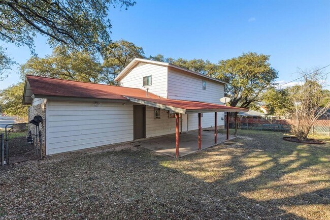 Building Photo - 8401 Tecumseh Dr