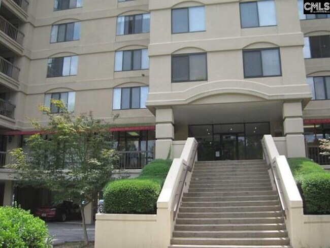 Building Photo - 1600 Park Cir