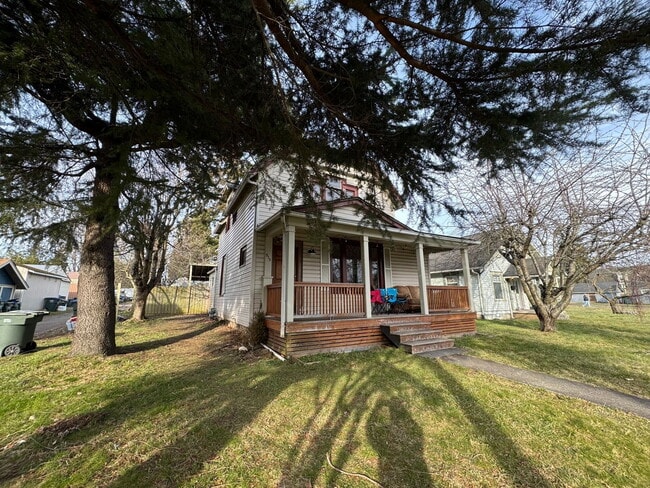 Building Photo - Sunnyland 5BR Near Trader Joe's – Walk to Schools, Private Yard, Pet Friendly | Pre-Leasing Aug 2026