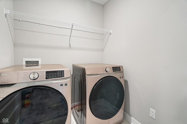 Building Photo - 661 Golborne St