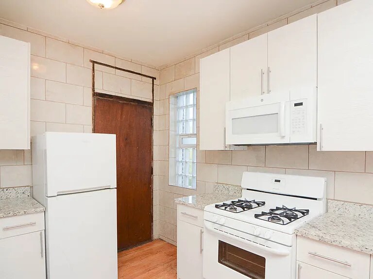 Building Photo - 4238 N Paulina St