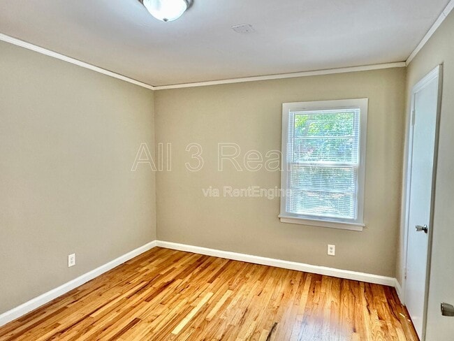 Building Photo - 804 Hillman St