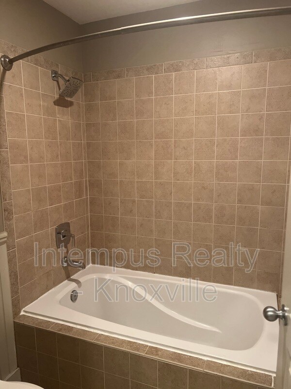 Building Photo - 229 Deaderick Ave